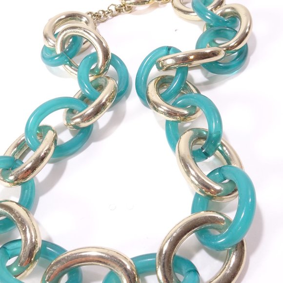 Banana Republic Lucite resin Green Gold Link Toggle Necklace - Picture 7 of 7